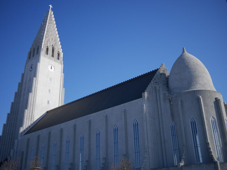 レイキャビックのハットルグリムス教会(hallgrimskirkja)