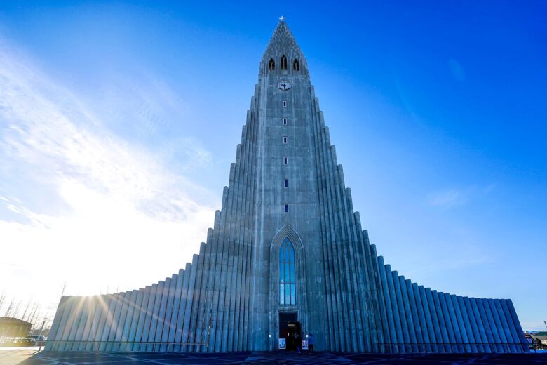 レイキャビックのハットルグリムス教会(hallgrimskirkja)