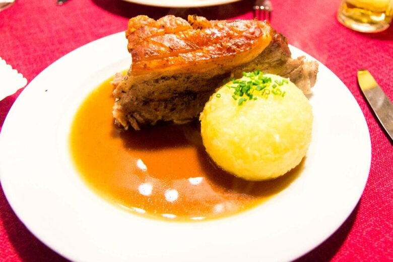 ニュルンベルクに来たらドイツの団子添えのショイフェレを食べてみてほしい