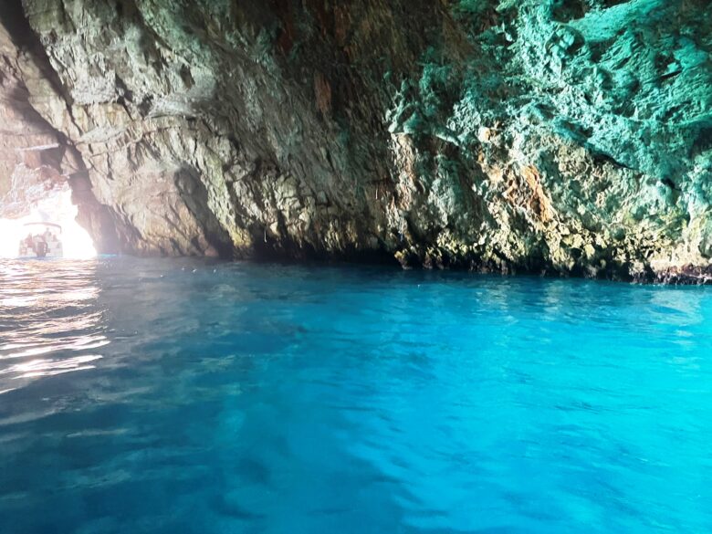 コトル湾のBlue cave