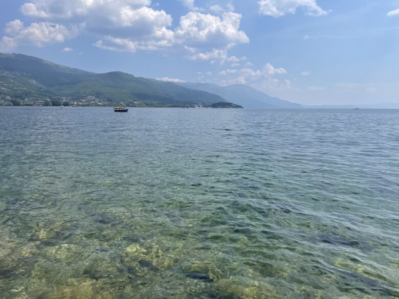 豊富な水をたたえるオフリド湖