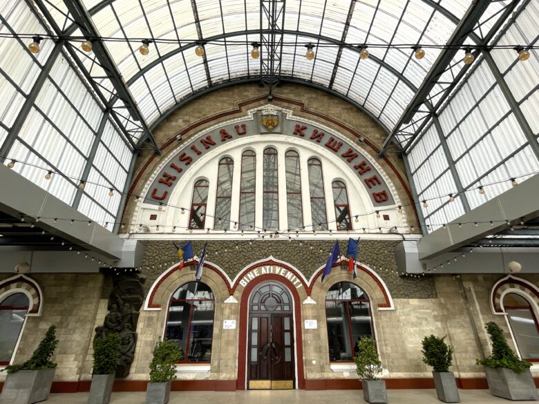 美しいキシナウ駅の建築様式