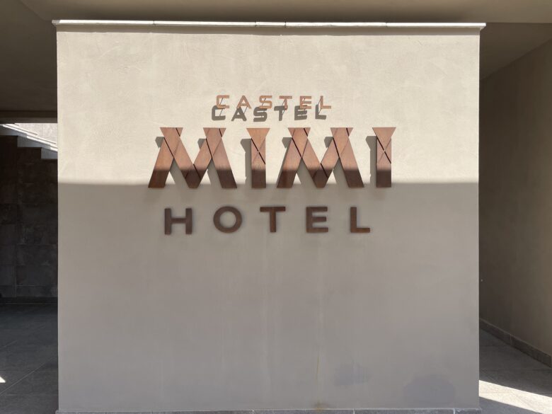 Castel MIMI HOTELの入り口看板