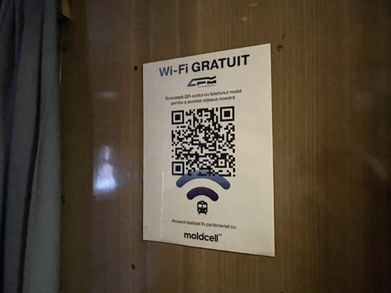 WifiのロゴとQRコード
