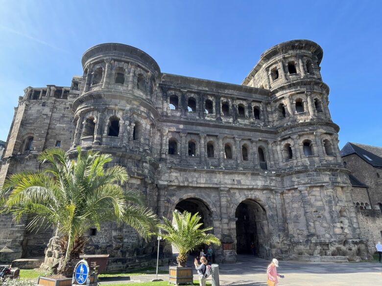 トリーアのポルタ・二グラ（Porta Nigra／黒い門）