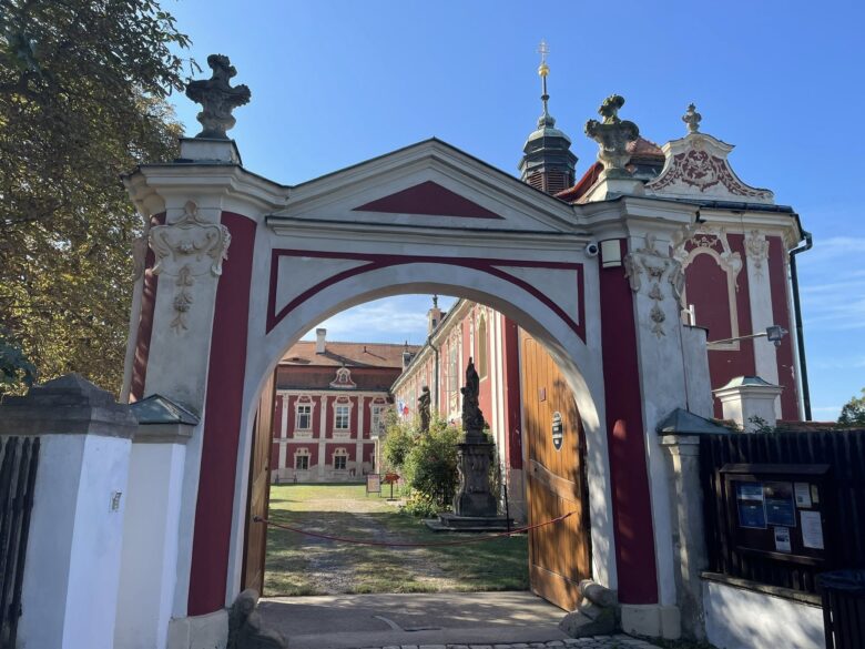 Château Stekník(シュテクニーク城)の入り口の門