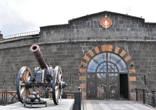 黒い要塞:セヴ・ベルド(Sev Berd)