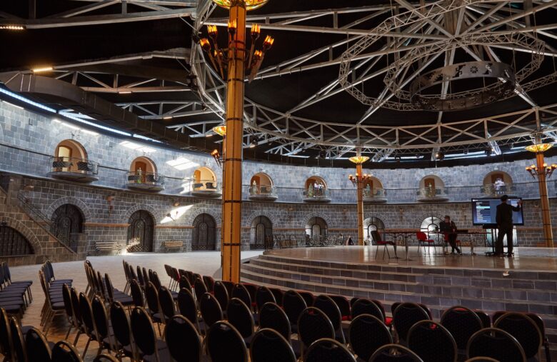 黒い要塞:Sev Berd(ブラック・フォートレス)