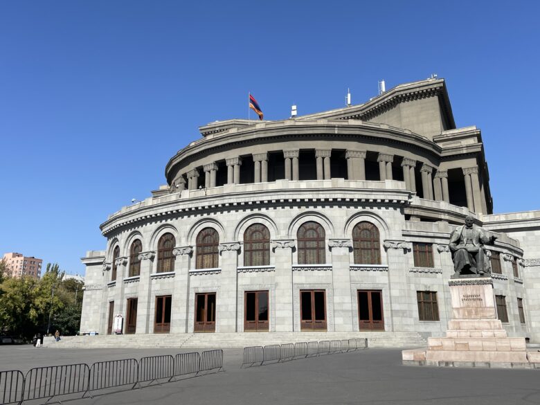 エレバンのオペラハウス。