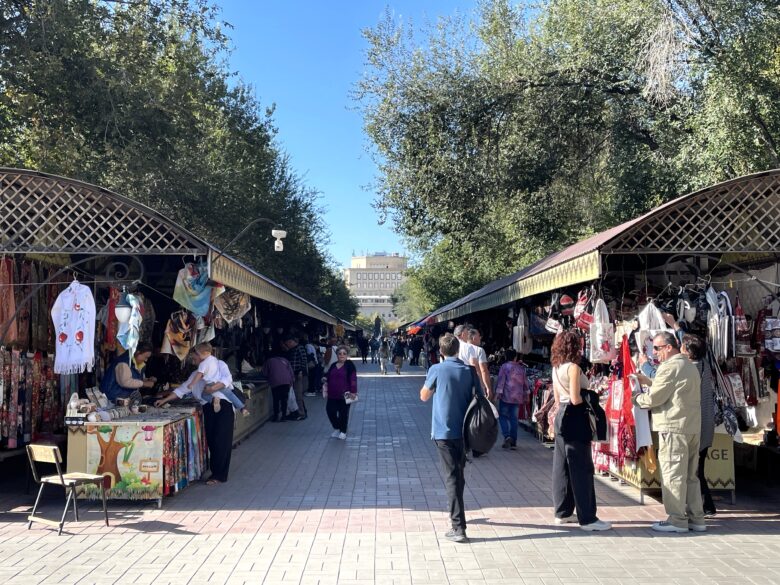 ヴェルニサージュ市場