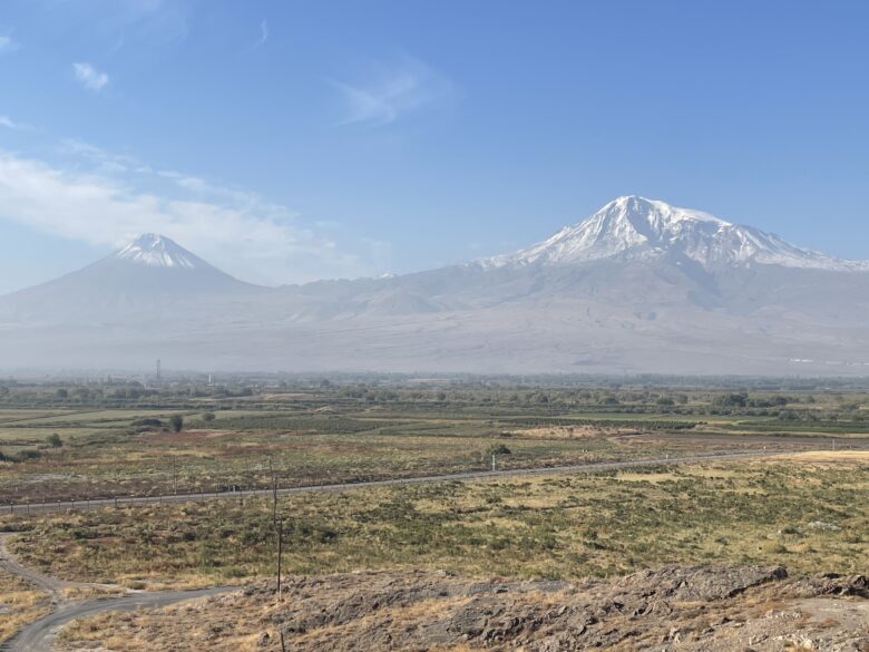 現在はトルコ領となっている「アルメニアを代表する山」のアララト山