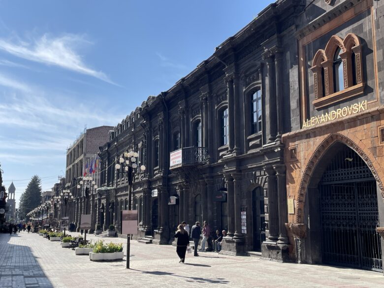 ギュムリのメインストリートであるアボヴィャン通り