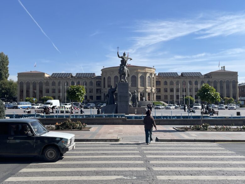 ヴァルタナンツ広場にはギュムリの市庁舎も隣接している