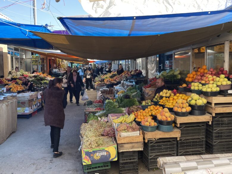 果物が沢山うられているアルメニアのギュムリ市場