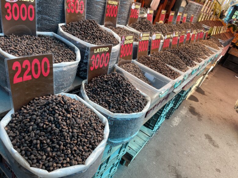 コーヒー文化を肌で感じたアルメニア。もちろんギュムリ市場にもコーヒー豆が