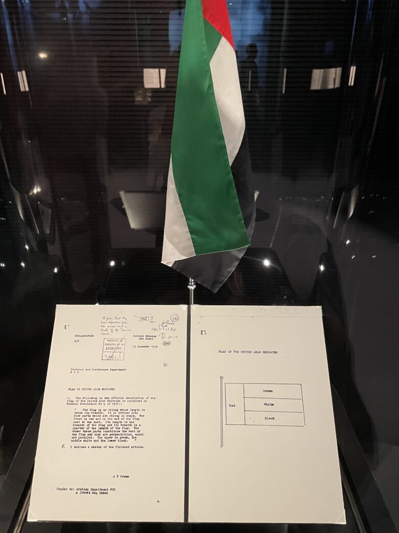 アブダビのザーイド国立博物館でｈUAEが首長国連邦として誕生した際の書類なども展示されていて興味深い。