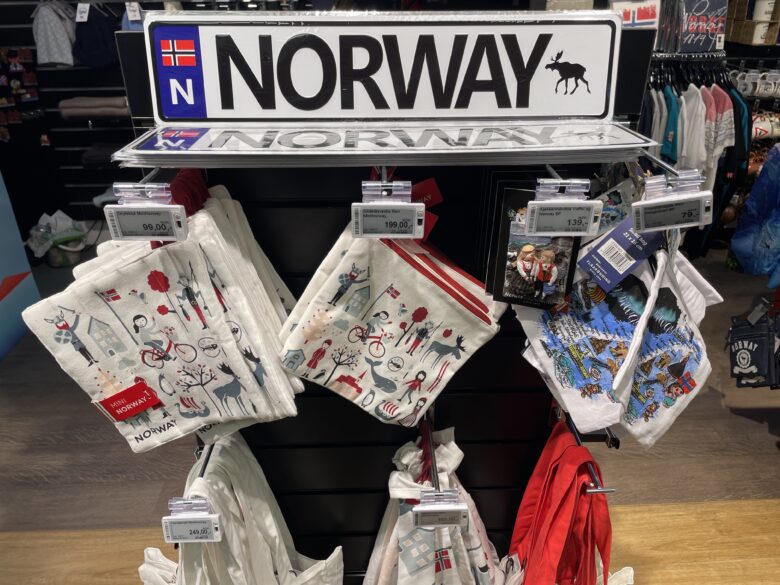 ノルウェーのお土産屋さんの商品の数々