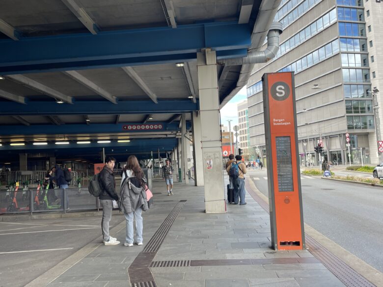 ベルゲンホステルモンタナ行きのバス乗り場。