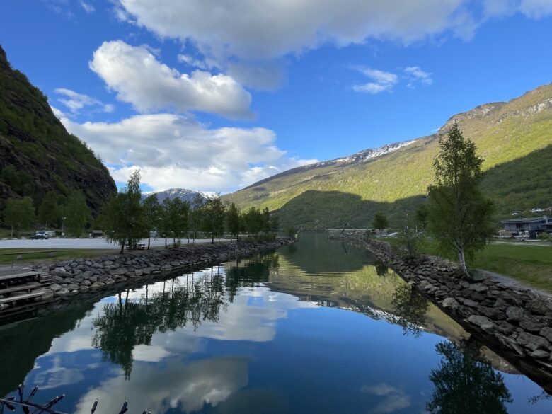 美しいフィヨルドの街フロム